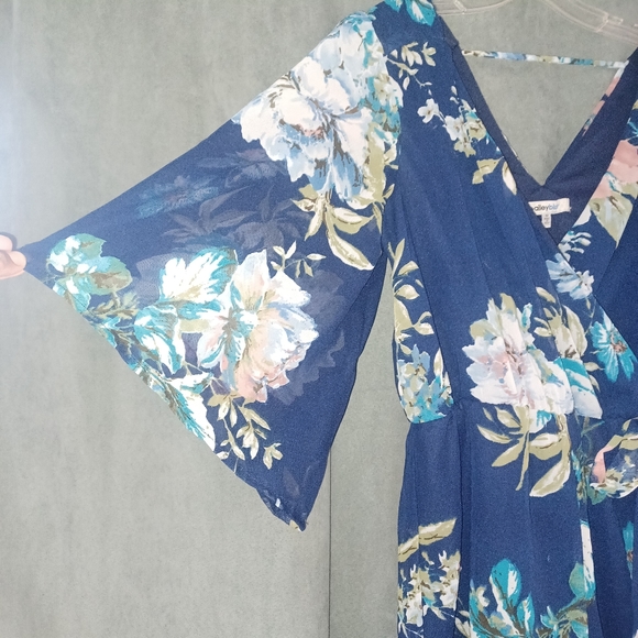 FLORAL SHORTS ROMPER - Picture 2 of 13